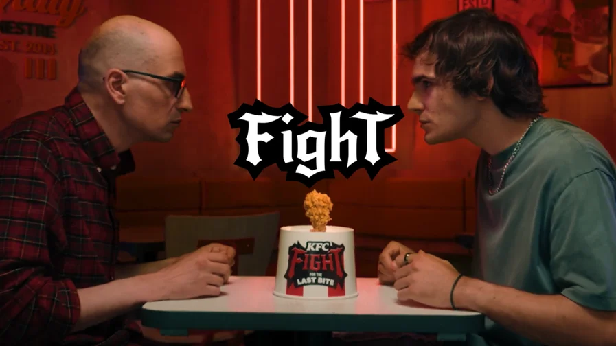 kfc frame do vídeo da campanha "Fight for the Last Bite" do KFC